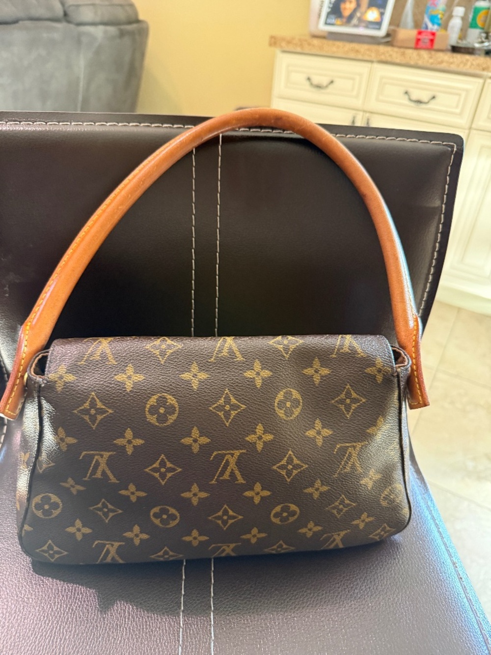 Louis Vuitton Looping Satchel in Monogram Canvas - Picture 2 of 7